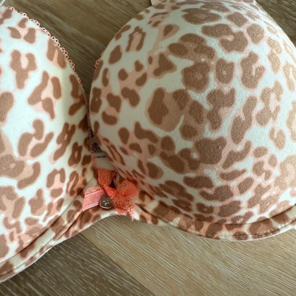 Lot 2 NWT Victoria's Secret Push Up Bras  Body By Victoria 38C Blue Nude Neutral - Picture 14 of 16